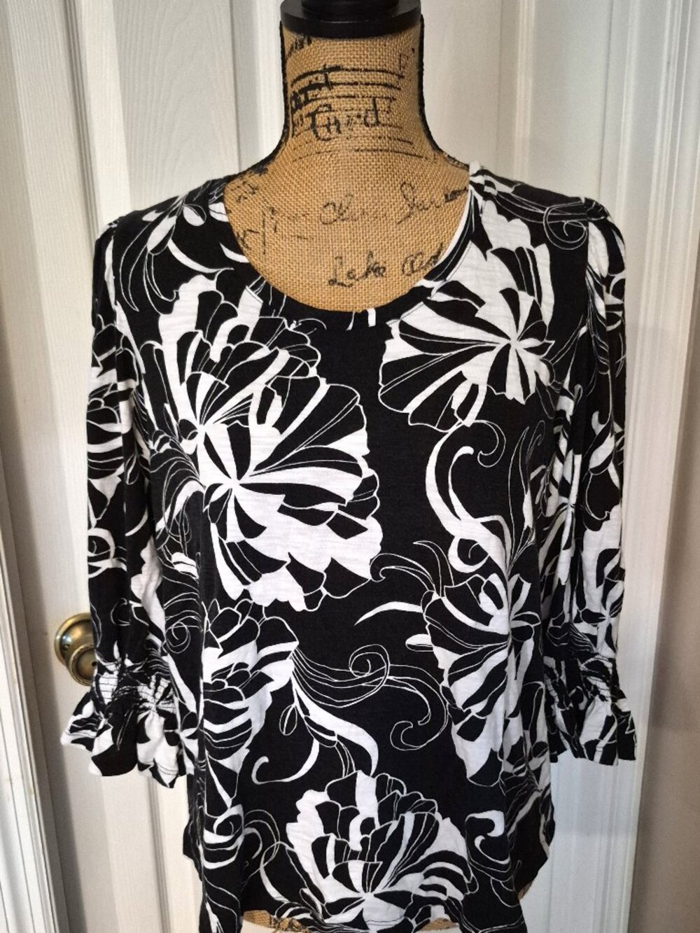 Chico's Black and White Swirl Top Size L